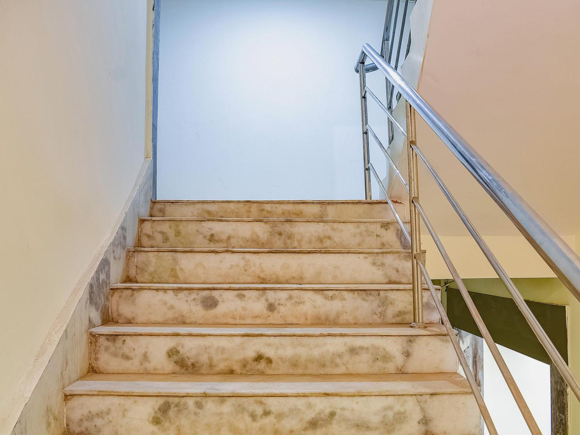 Hotel O S&H Residency Khandagiri Экстерьер фото
